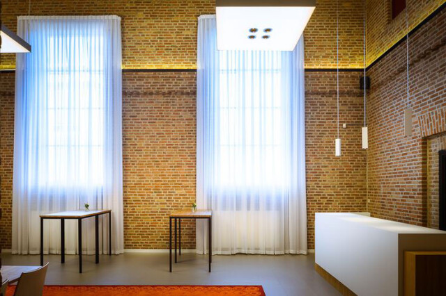 Uitvaartcentrum Bollenstreek Interieur Aula Raampartij