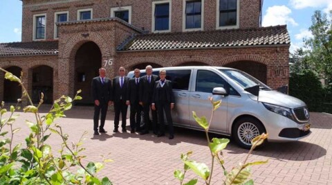 Uitvaartzorg Bollenstreek nieuws nieuw mercedes foto blik op lisse arja luijk